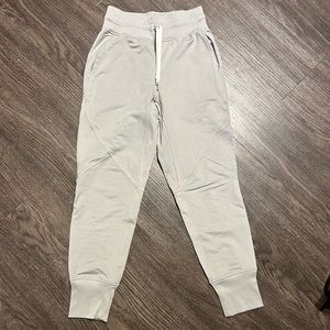 Lululemon joggers size 4